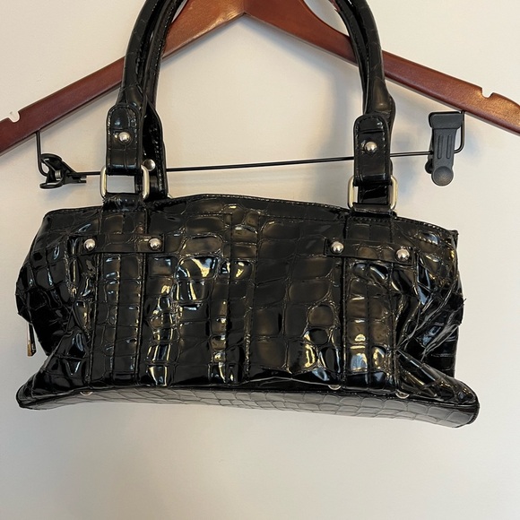 Black Crocodile-Embossed Women's Handbag - Picture 2 of 9